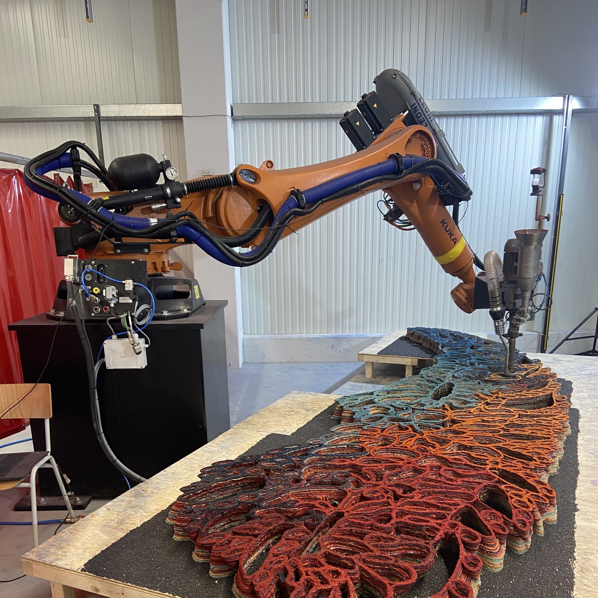 robot printing large sculpture in factory