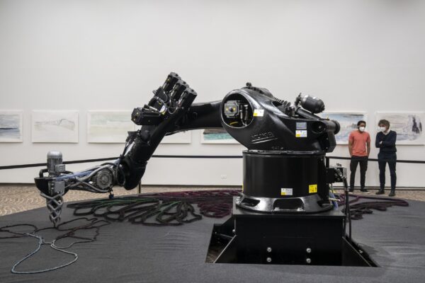 robot prints sculpture in museum while visitors are watching